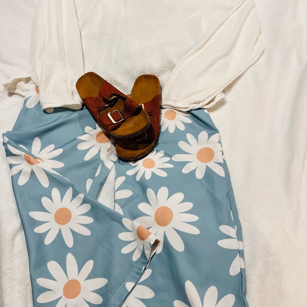 Floral Blue Jumpsuit with Daisies 🌼